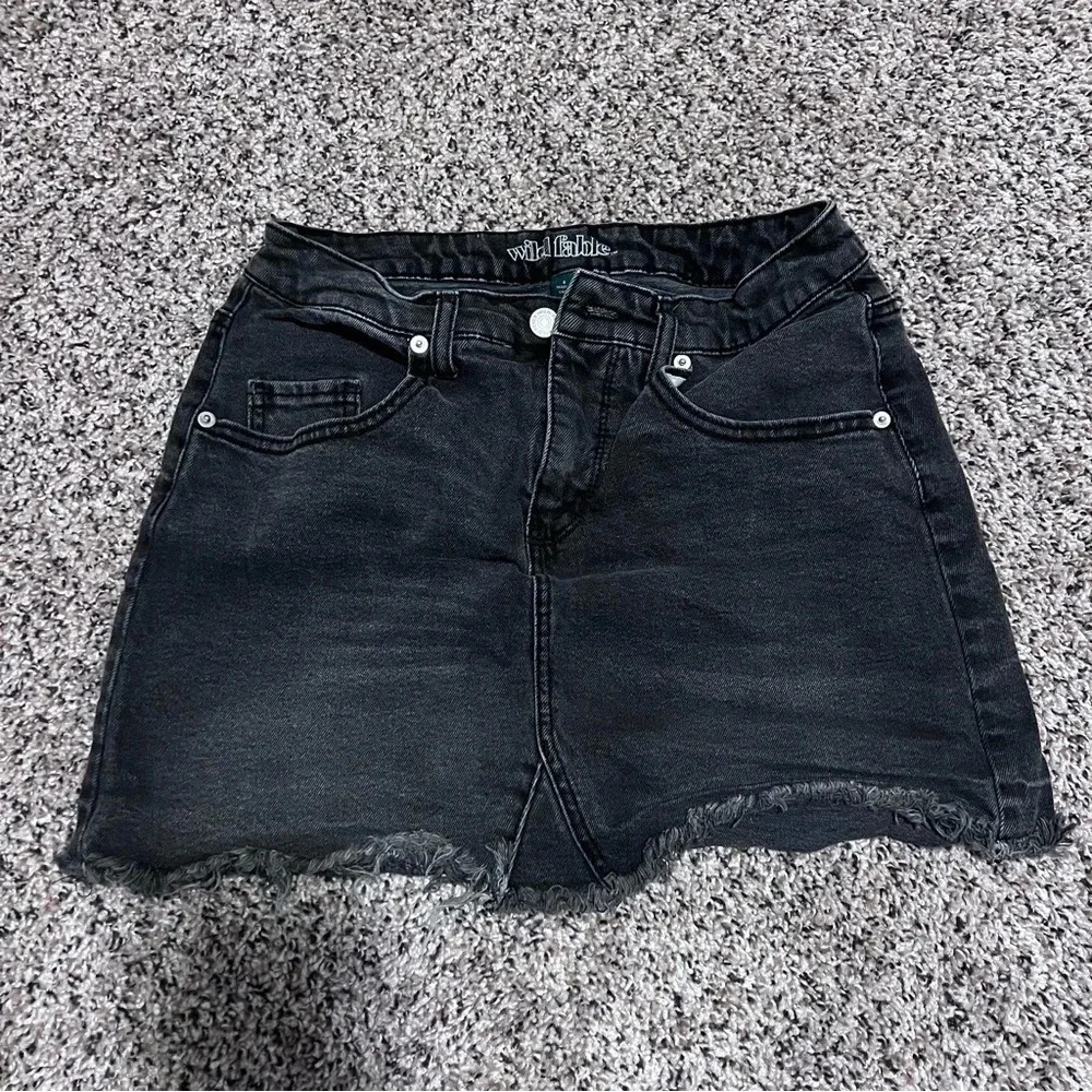 Wild Fable Women's Size 8 w27 Black Denim Raw Hem Jean Skirt‎